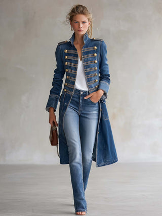 Beatrice | Long manteau cintré de style militaire avec boutons dorés
