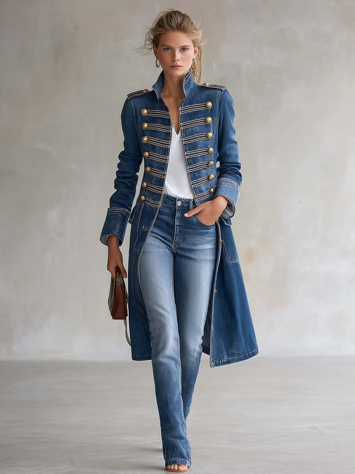 Beatrice | Long manteau cintré de style militaire avec boutons dorés