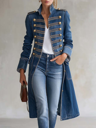 Beatrice | Long manteau cintré de style militaire avec boutons dorés