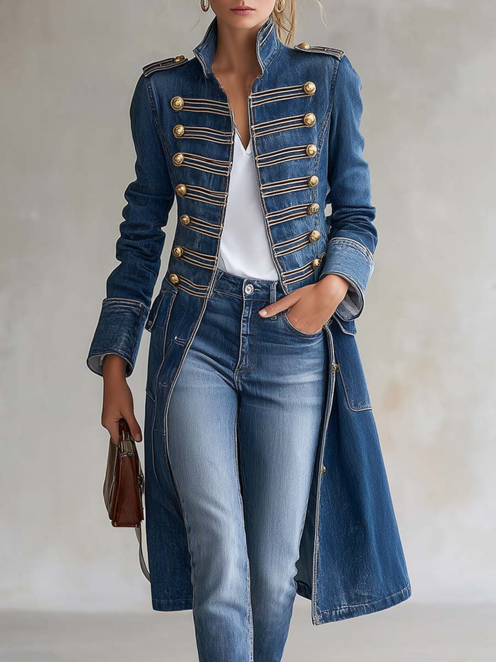 Beatrice | Long manteau cintré de style militaire avec boutons dorés