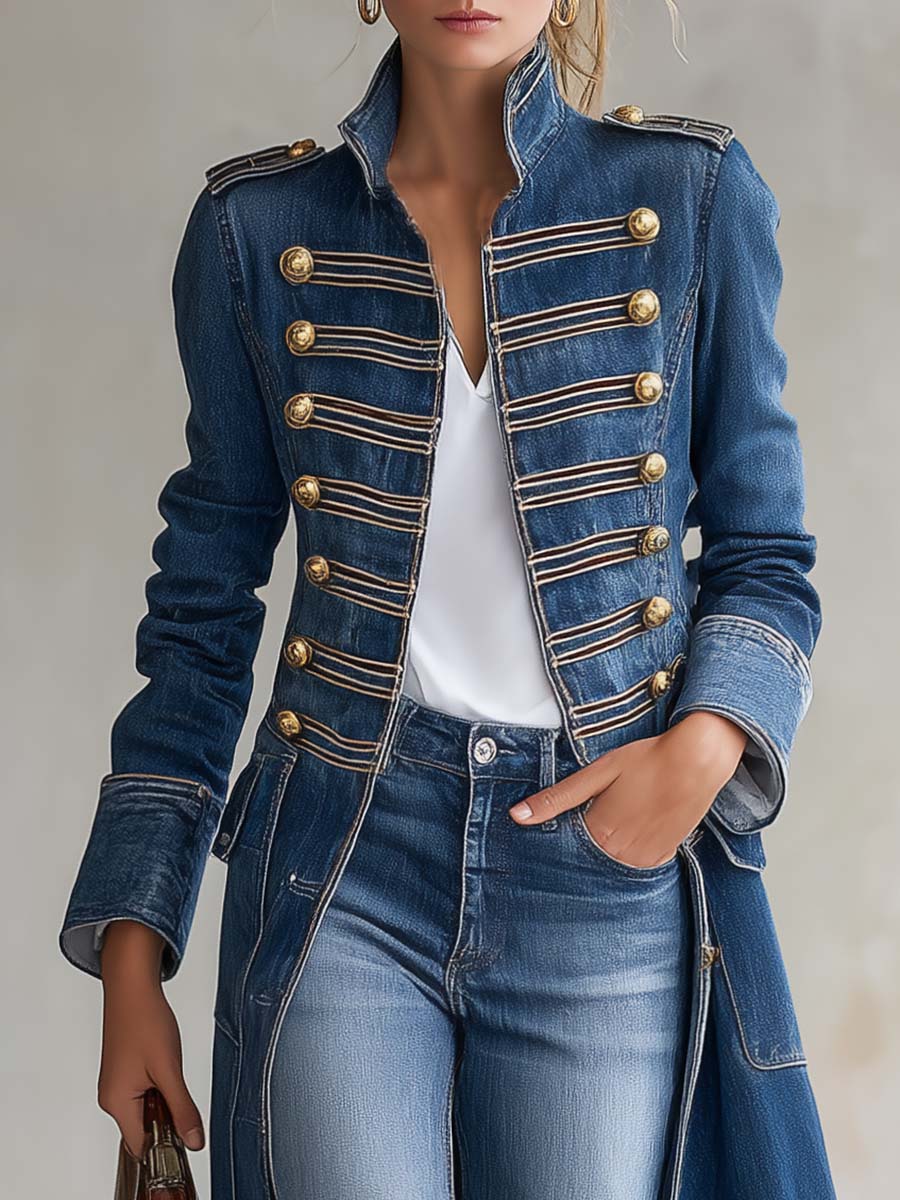 Beatrice | Long manteau cintré de style militaire avec boutons dorés