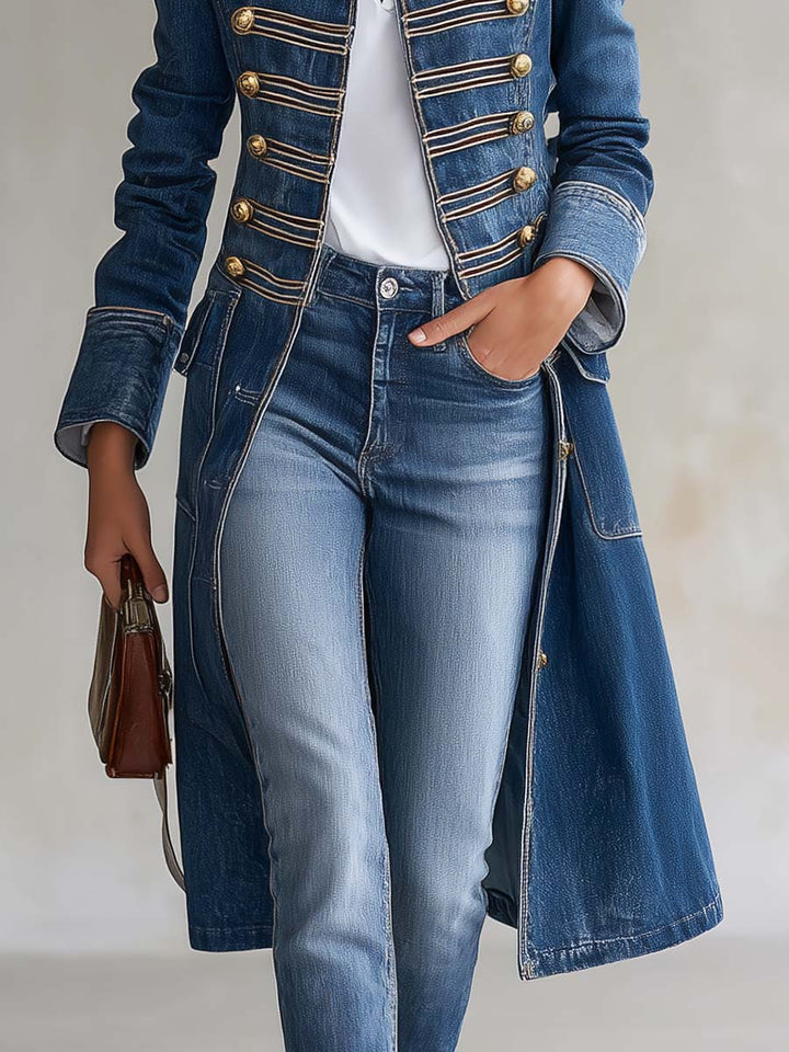 Beatrice | Long manteau cintré de style militaire avec boutons dorés