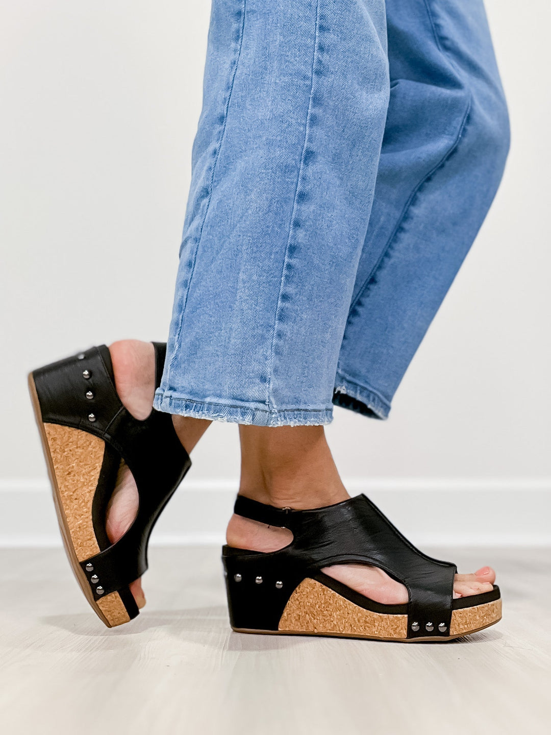 Briellae | Stylish Cross-Strap Sandals