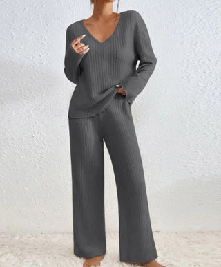 Vivienne | Two-Piece Set with Pants and V-Neck Top