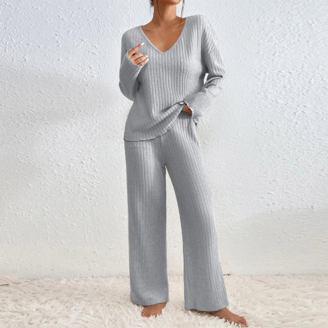 Vivienne | Two-Piece Set with Pants and V-Neck Top