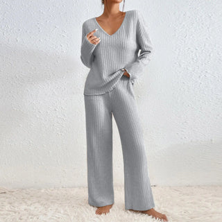 Vivienne | Two-Piece Set with Pants and V-Neck Top