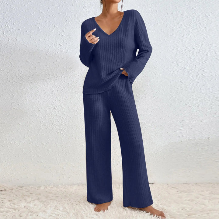 Vivienne | Two-Piece Set with Pants and V-Neck Top