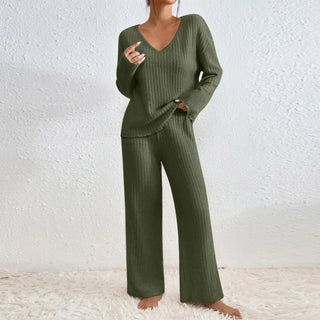Vivienne | Two-Piece Set with Pants and V-Neck Top