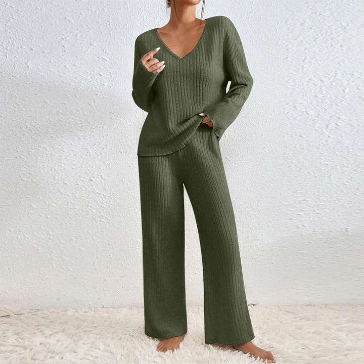Vivienne | Two-Piece Set with Pants and V-Neck Top