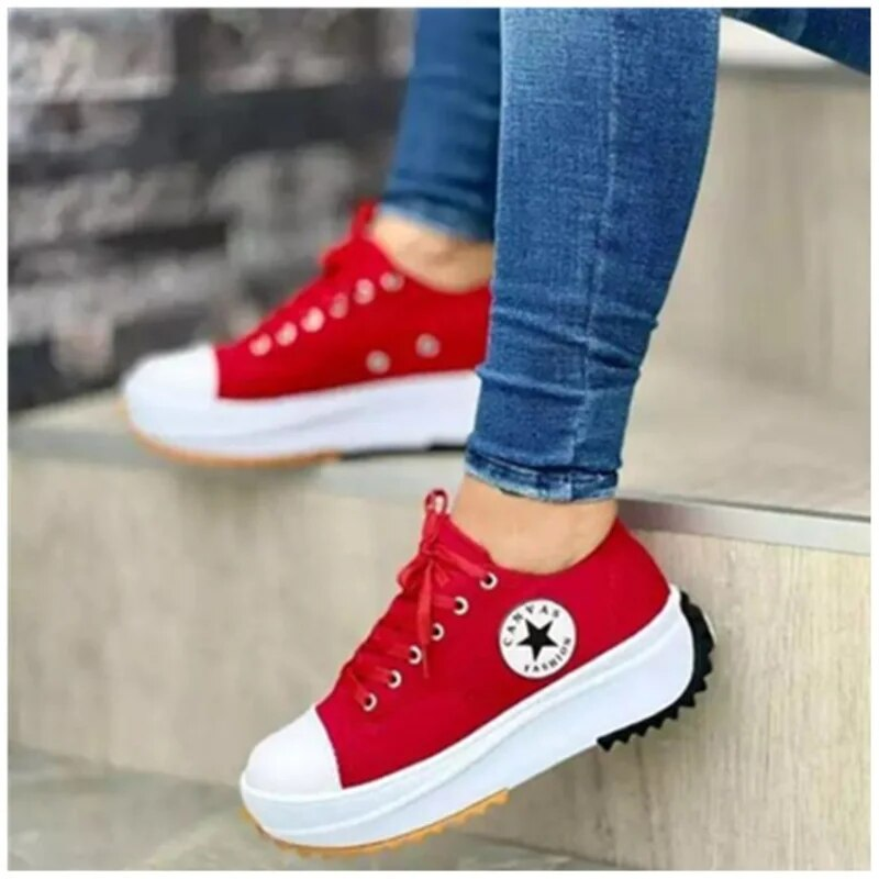Lily | Classic Lace-Up Sneakers